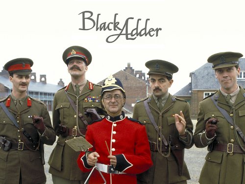 Tony Robinson در صحنه فیلم سینمایی Blackadder Goes Forth به همراه Hugh Laurie، استیون فرای و Tim McInnerny