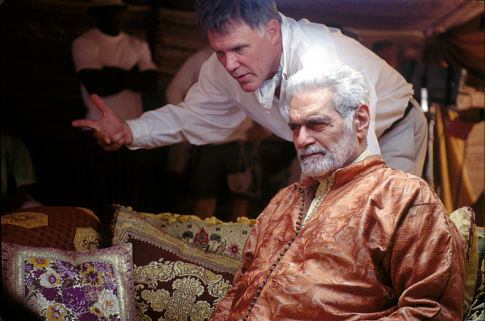 جو جانستون در صحنه فیلم سینمایی هیدالگو به همراه عمر شریف
