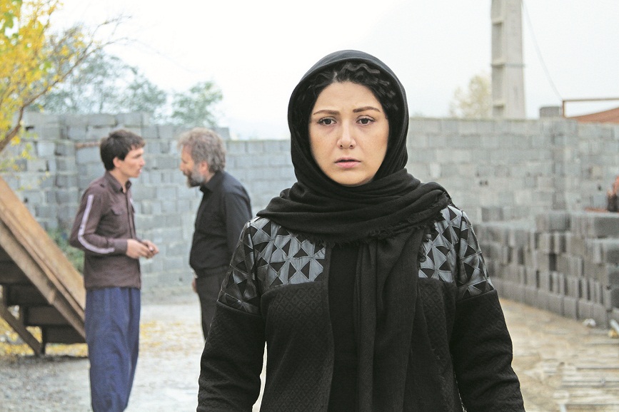 باران کوثری در صحنه فیلم سینمایی شنل