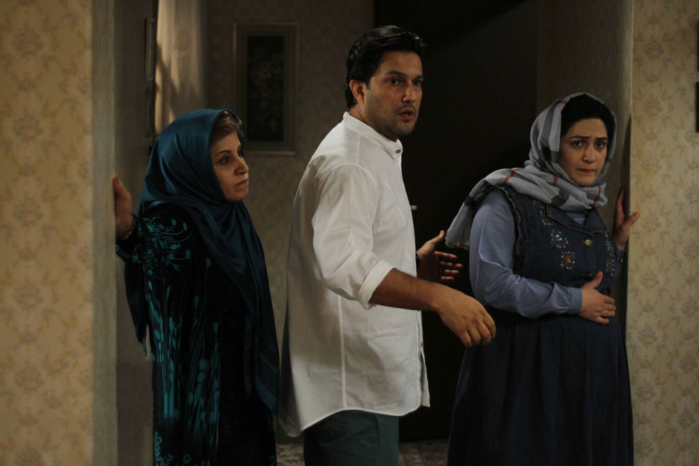 حامد بهداد در صحنه فیلم سینمایی هفت ماهگی به همراه باران کوثری و فرشته صدرعرفایی