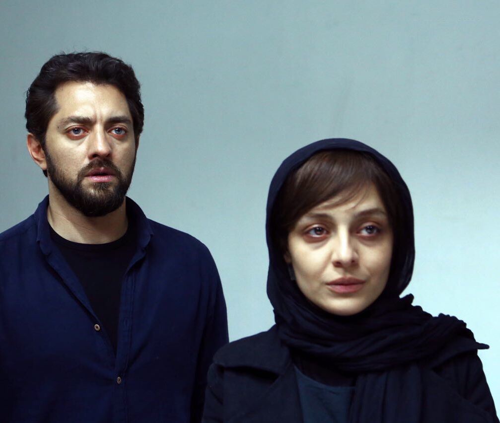 ساره بیات در صحنه فیلم سینمایی زرد به همراه مهرداد صدیقیان