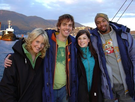 Meghan Heffern در صحنه فیلم سینمایی The Fog به همراه Sonja Bennett، Matthew Currie Holmes و DeRay Davis
