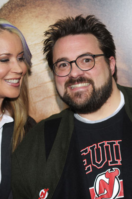 Jennifer Schwalbach Smith در صحنه فیلم سینمایی قانون شکن به همراه Kevin Smith