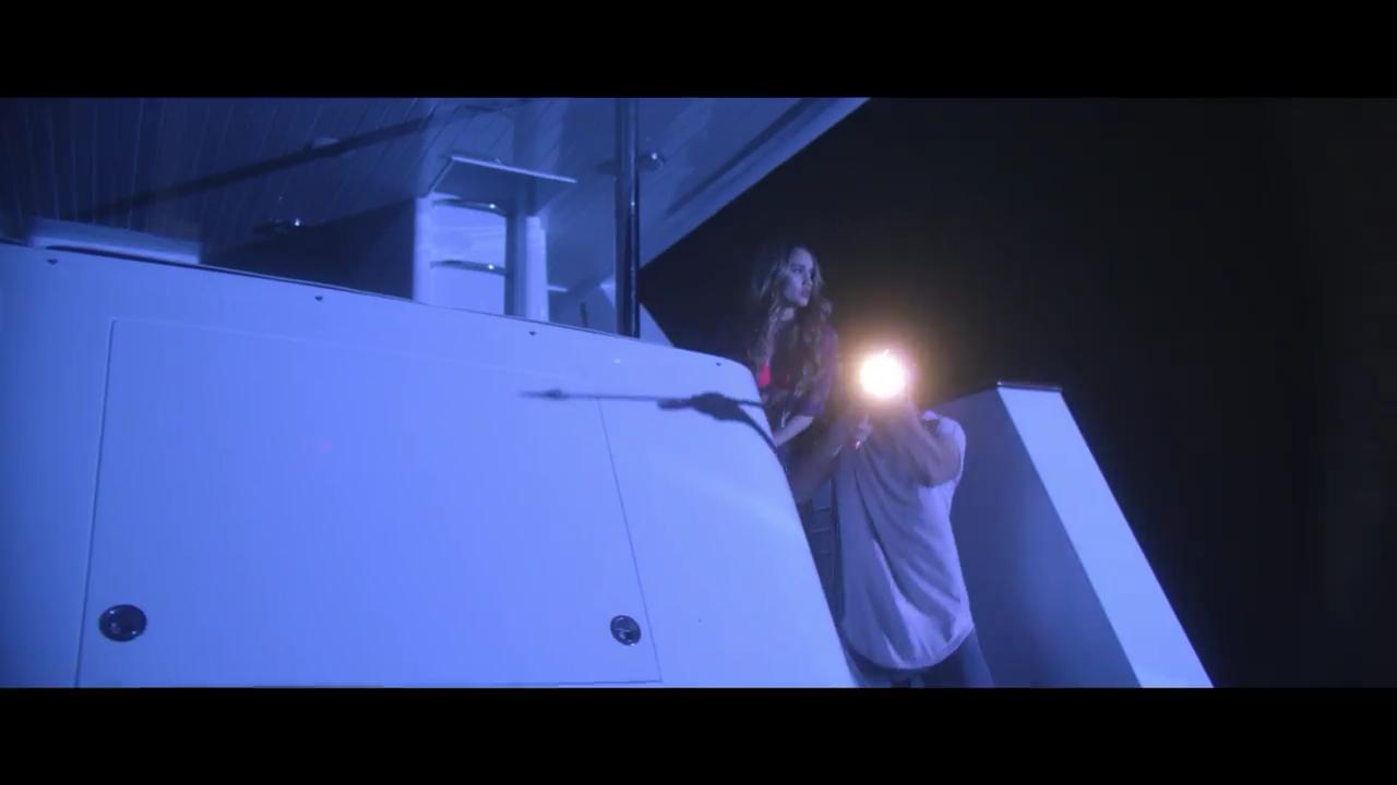 Tom Maden در صحنه فیلم سینمایی The Ninth Passenger به همراه Cinta Laura Kiehl