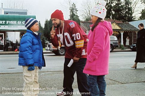 Ice Cube در صحنه فیلم سینمایی Are We There Yet? به همراه Philip Bolden و Aleisha Allen