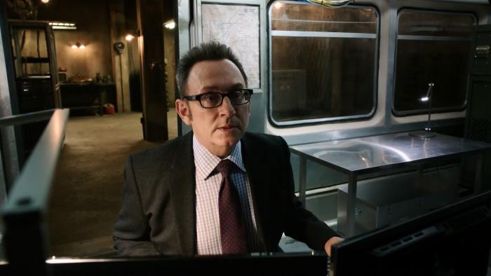 Michael Emerson در صحنه سریال تلویزیونی مظنون