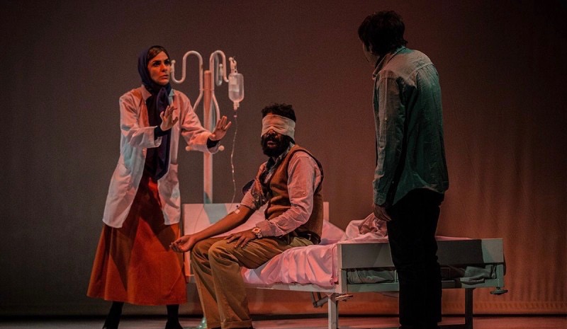  تئاتر قرار به کارگردانی مهرداد کورش نیا