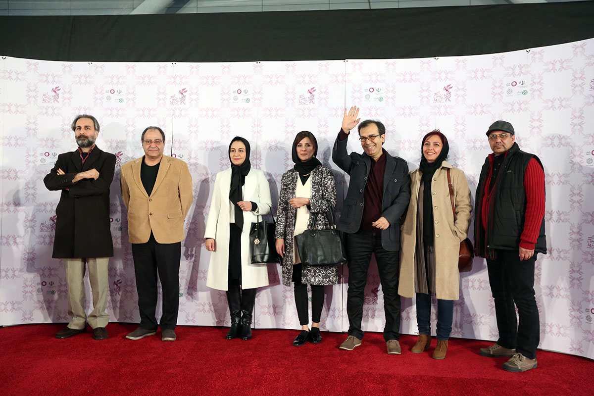 مریلا زارعی در صحنه فیلم سینمایی گیتا به همراه میترا تیموریان، مسعود مددی، سعید شهرام و سارا بهرامی