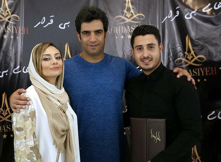 منوچهر هادی در پشت صحنه سریال تلویزیونی دلدادگان به همراه یکتا ناصر