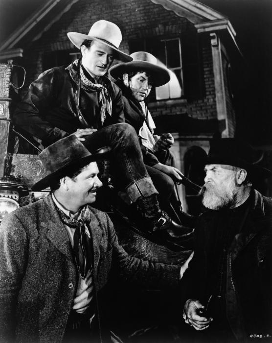 Andy Devine در صحنه فیلم سینمایی Stagecoach به همراه John Wayne، Francis Ford و George Bancroft