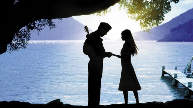  فیلم سینمایی عود سروان کورلی به کارگردانی John Madden