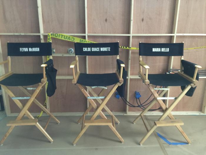 Flynn McHugh در صحنه فیلم سینمایی پنجمین موج به همراه Maria Bello و کلویی گریس مورتز