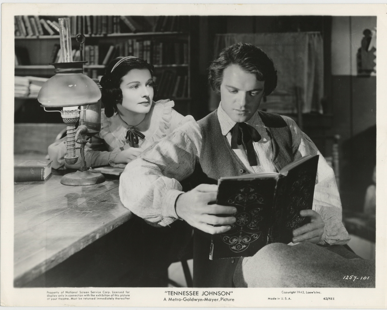 Ruth Hussey در صحنه فیلم سینمایی Tennessee Johnson به همراه Van Heflin