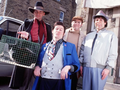 Steve Pemberton در صحنه سریال تلویزیونی The League of Gentlemen به همراه مارک گیتیس، Reece Shearsmith و Christopher Eccleston