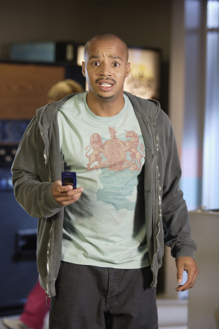 Donald Faison در صحنه سریال تلویزیونی اسکرابز