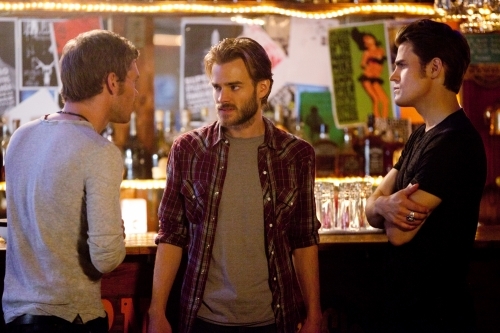 David Gallagher در صحنه سریال تلویزیونی خاطرات خون آشام به همراه جوزف مورگان و Paul Wesley