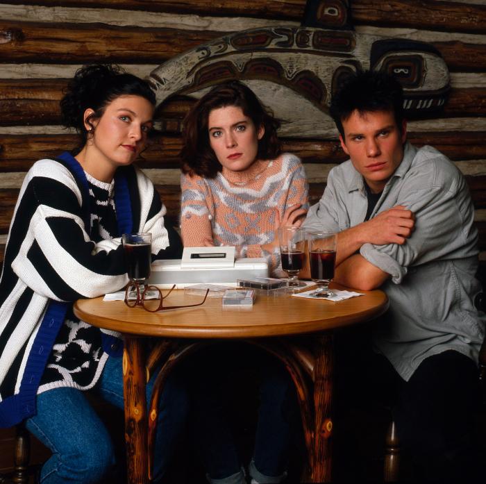 James Marshall در صحنه سریال تلویزیونی توئین پیکس به همراه Lara Flynn Boyle و شریل لی