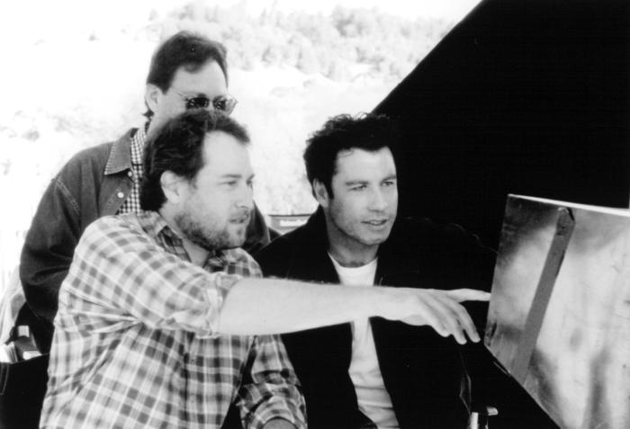 Jon Turteltaub در صحنه فیلم سینمایی پدیده به همراه جان تراولتا