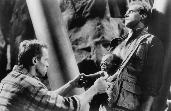 Marshall Bell در صحنه فیلم سینمایی یادآوری کامل به همراه آرنولد شوارتزنگر