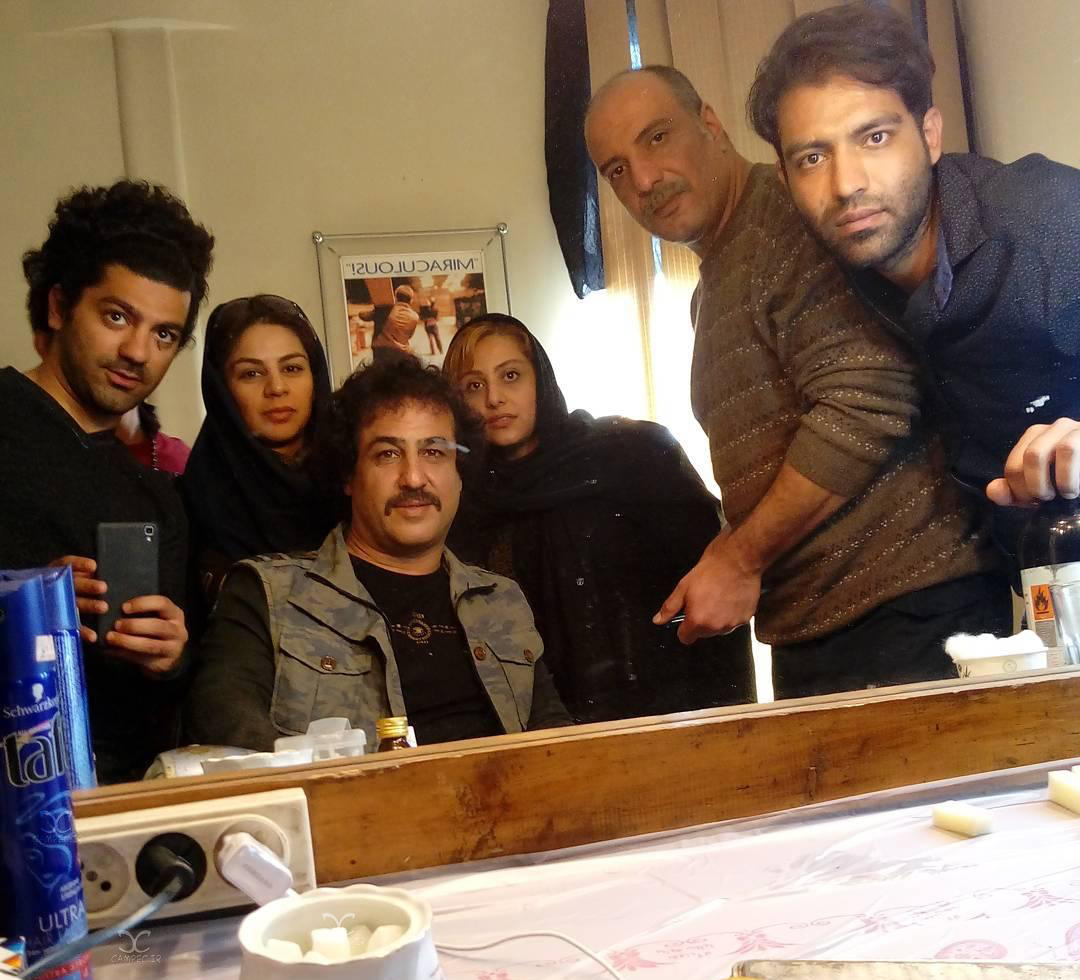 رامین راستاد در تست گريم فیلم سینمایی آزاد به قید شرط به همراه امیر جعفری و مجتبی پیرزاده