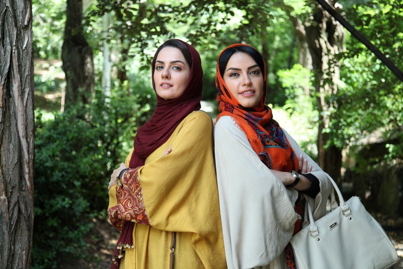 بیتا سحرخیز در پوستر فیلم سینمایی خبر خاصی نیست به همراه بیتا احمدی