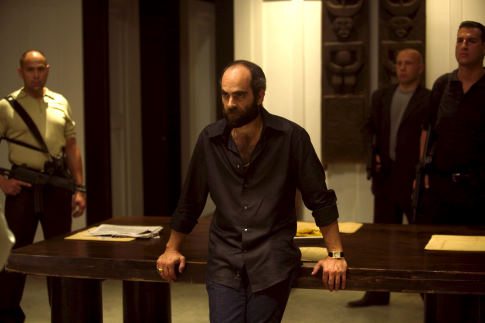 Luis Tosar در صحنه فیلم سینمایی فساد میامی