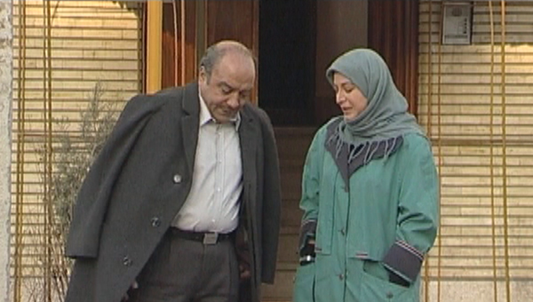 جمشید اسماعیل‌خانی در صحنه سریال تلویزیونی رستوران خانوادگی