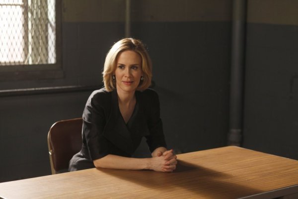 سارا پاولسون در صحنه سریال تلویزیونی قانون و نظم: واحد قربانیان ویژه