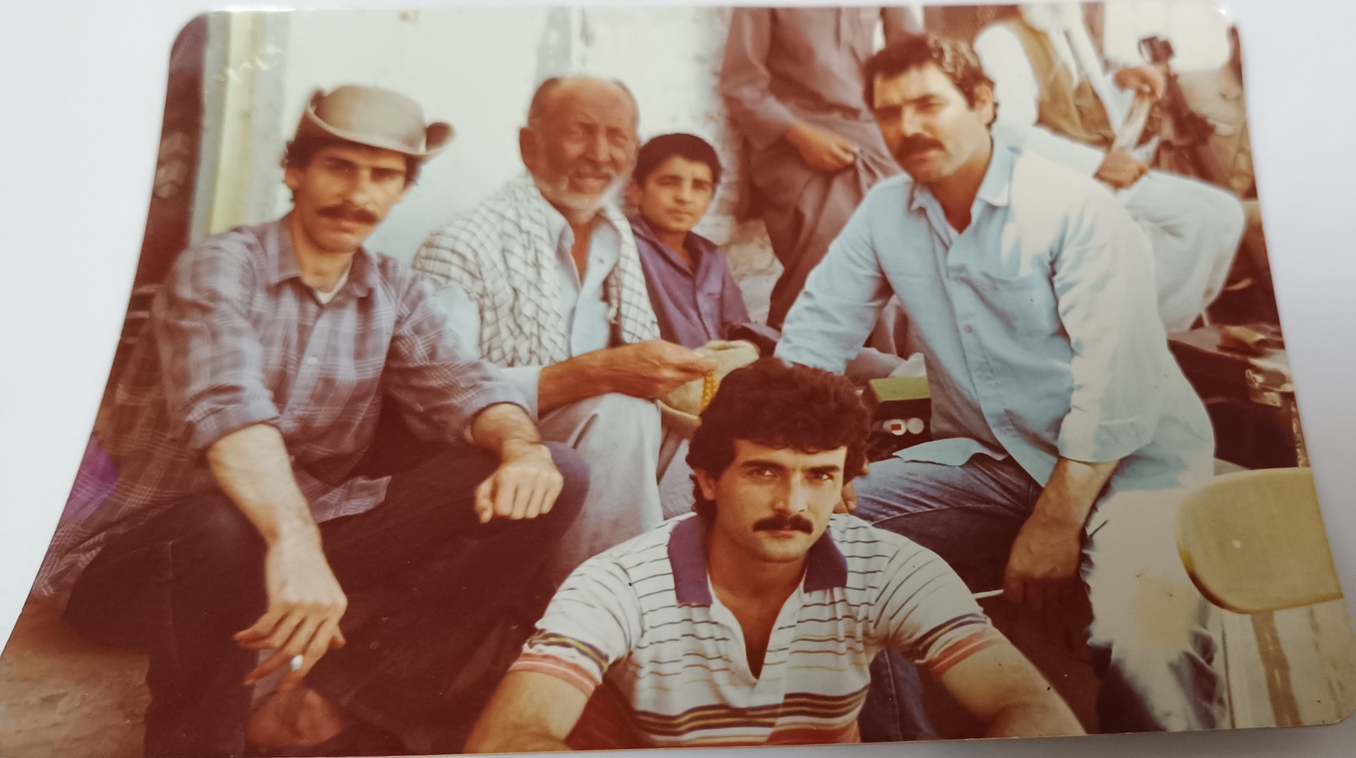 تصویری از صفر عبدلی، گروه فیلمبرداری و دستیار دوم فیلمبردار سینما و تلویزیون در حال بازیگری سر صحنه یکی از آثارش