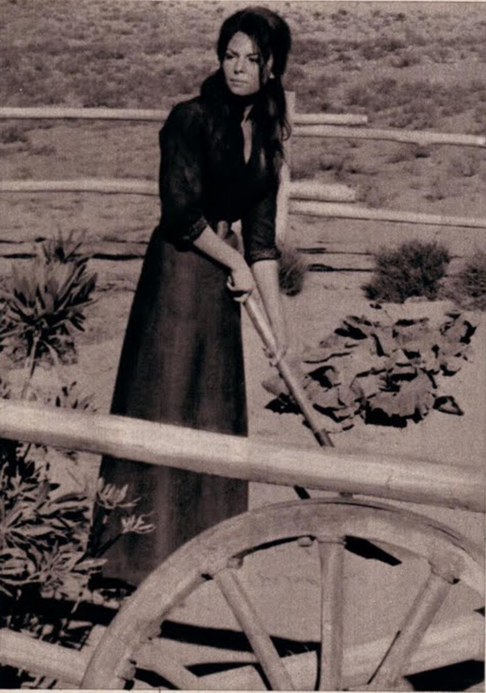 Michèle Mercier در صحنه فیلم سینمایی Cemetery Without Crosses