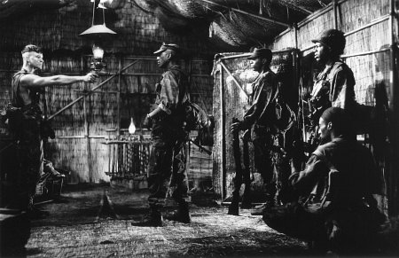 جو مورتون در صحنه فیلم سینمایی The Walking Dead به همراه Vonte Sweet، Eddie Griffin، Roger Floyd و Allen Payne