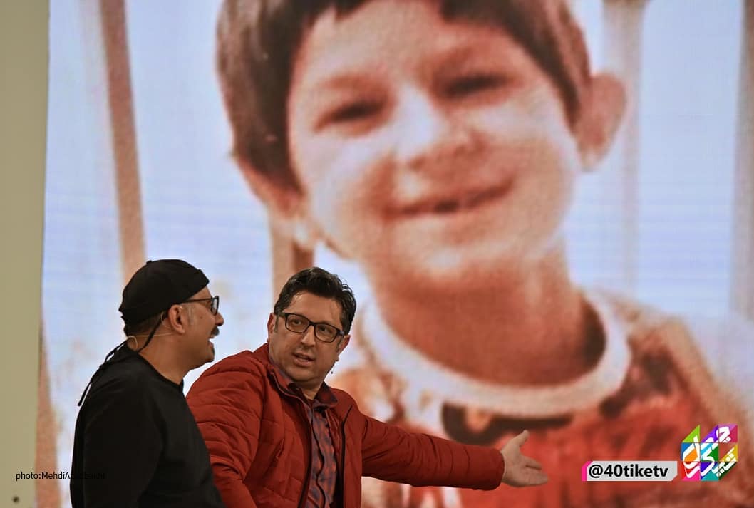 سیاوش مفیدی در صحنه برنامه تلویزیونی چهل تیکه به همراه شهاب عباسی