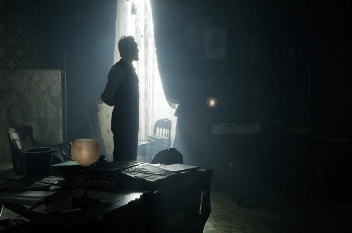 دانیل دی-لوئیس در صحنه فیلم سینمایی لینکلن