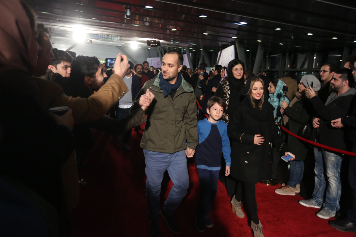 ماهان نصیری در فرش قرمز فیلم سینمایی زاپاس به همراه ریما رامین‌فر، احمد مهران‌فر و الناز حبیبی