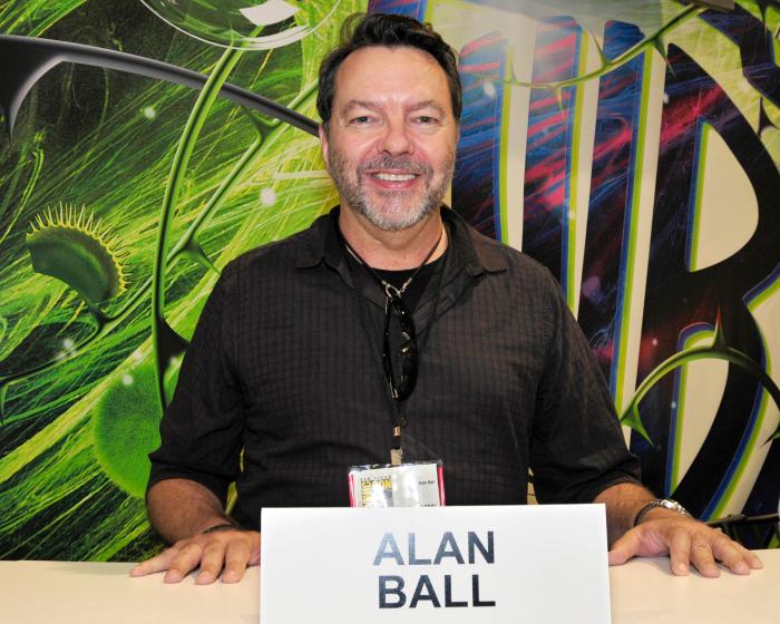 Alan Ball در صحنه سریال تلویزیونی خون حقیقی