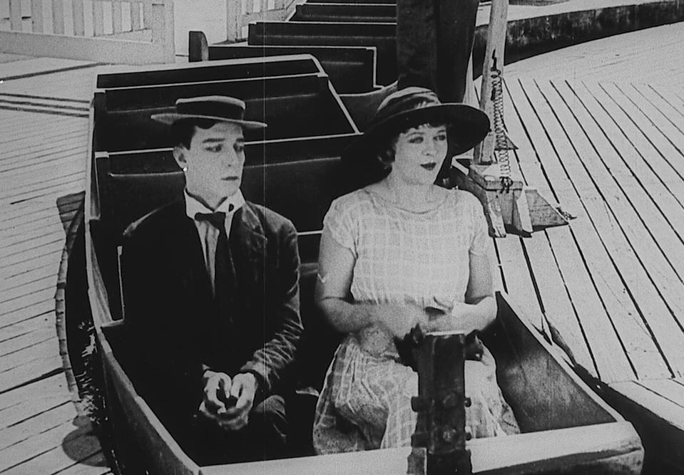 باستر کیتون در صحنه فیلم سینمایی The Balloonatic به همراه Phyllis Haver