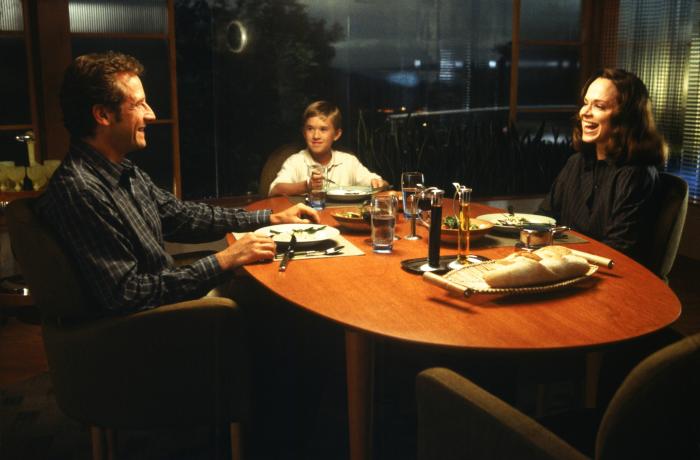 فرانسیس اوکانر در صحنه فیلم سینمایی هوش مصنوعی به همراه Sam Robards و Haley Joel Osment