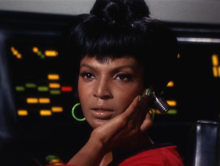 Nichelle Nichols در صحنه سریال تلویزیونی پیشتازان فضا