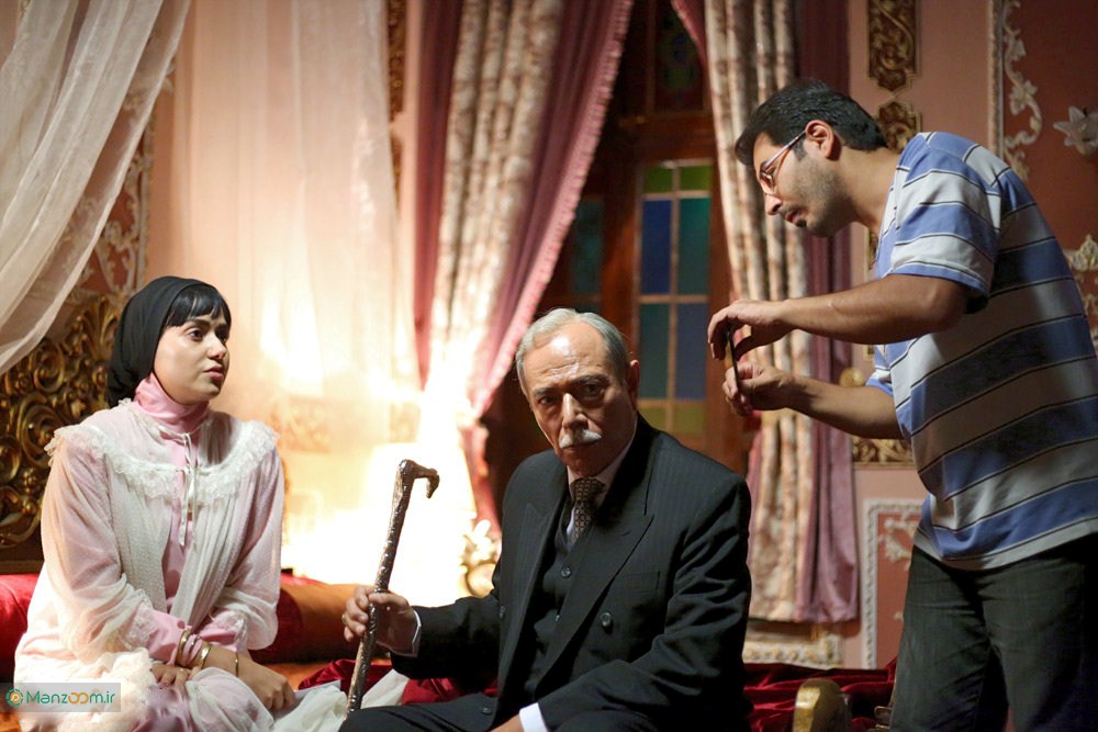 پریناز ایزدیار در پشت صحنه سریال شبکه نمایش خانگی شهرزاد 1 به همراه علی نصیریان