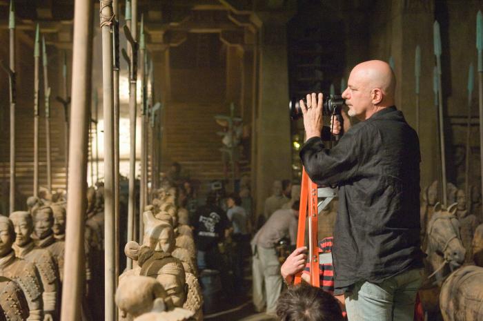 Rob Cohen در صحنه فیلم سینمایی مومیایی :مقبره ی ام‍‍پراطور اژدها