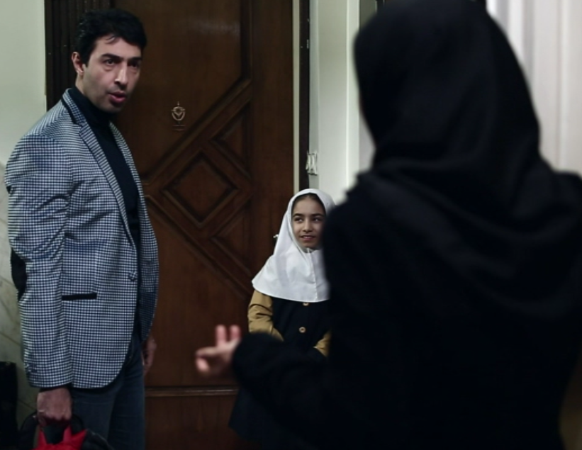 تصویری از مهدی مهری سینما و تلویزیون در حال بازیگری سر صحنه یکی از آثارش