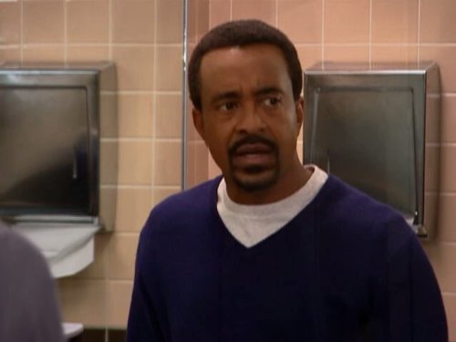 Tim Meadows در صحنه سریال تلویزیونی زیاد ذوق زده نشو