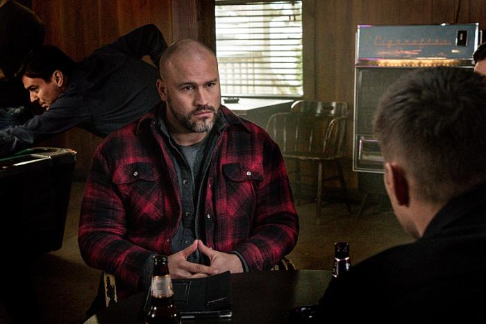 Lee Rumohr در صحنه سریال تلویزیونی ماوراء  طبیعی به همراه Jensen Ackles