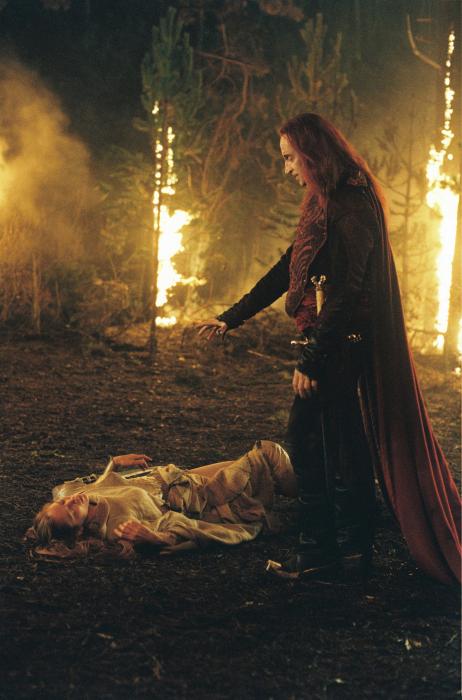 رابرت کارلایل در صحنه فیلم سینمایی پسر اژدها سوار به همراه سینا گویلوری