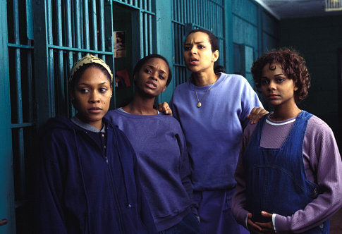 LisaRaye McCoy در صحنه فیلم سینمایی Civil Brand به همراه N'Bushe Wright، Lark Voorhies و Monica Calhoun