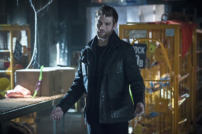 Liam McIntyre در صحنه سریال تلویزیونی فلش