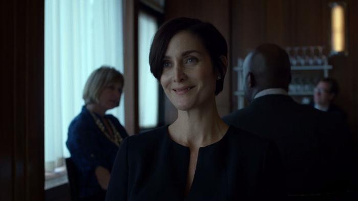 Carrie-Anne Moss در صحنه سریال تلویزیونی دردویل