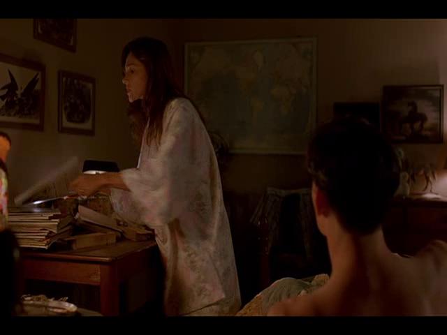 Olivia Hussey در صحنه فیلم سینمایی Psycho IV: The Beginning به همراه هنری توماس