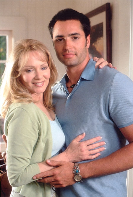 Victor Webster در صحنه فیلم سینمایی Bringing Down the House به همراه Jean Smart