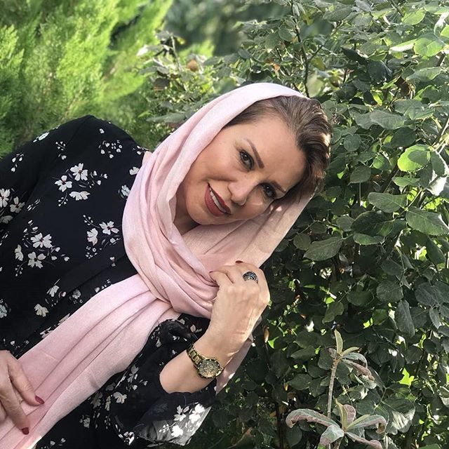 تصویری شخصی از لیلا عزیزی، بازیگر و کارشناس سینما و تلویزیون